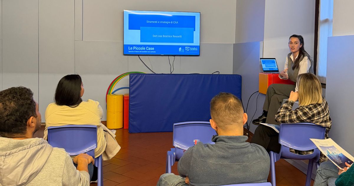 In questa immagine si vede un gruppo di genitori del centro Le piccole case che partecipano al corso di Parent Training