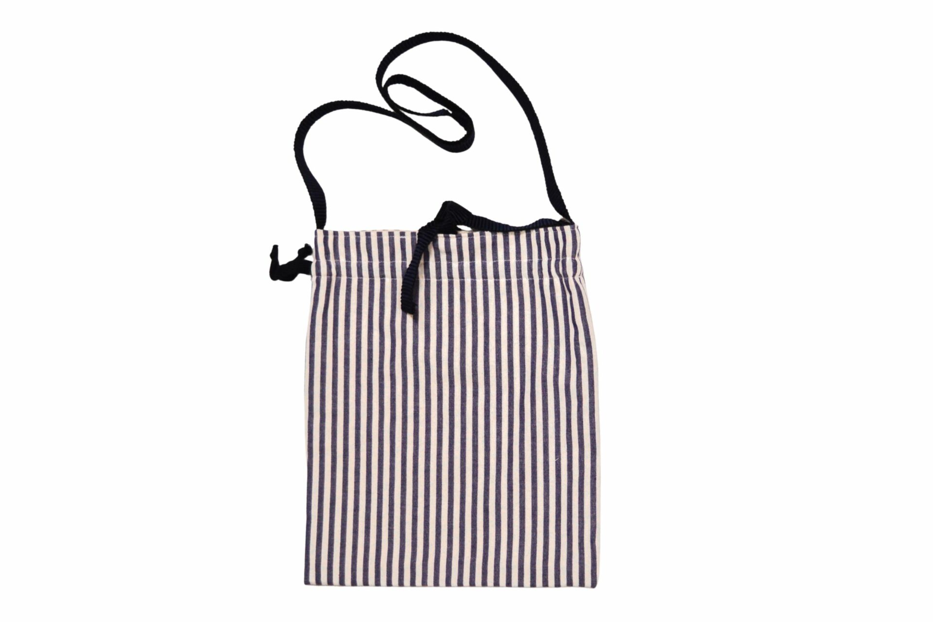 In questa foto si vede un particolare della borsa della collezione L'ilà