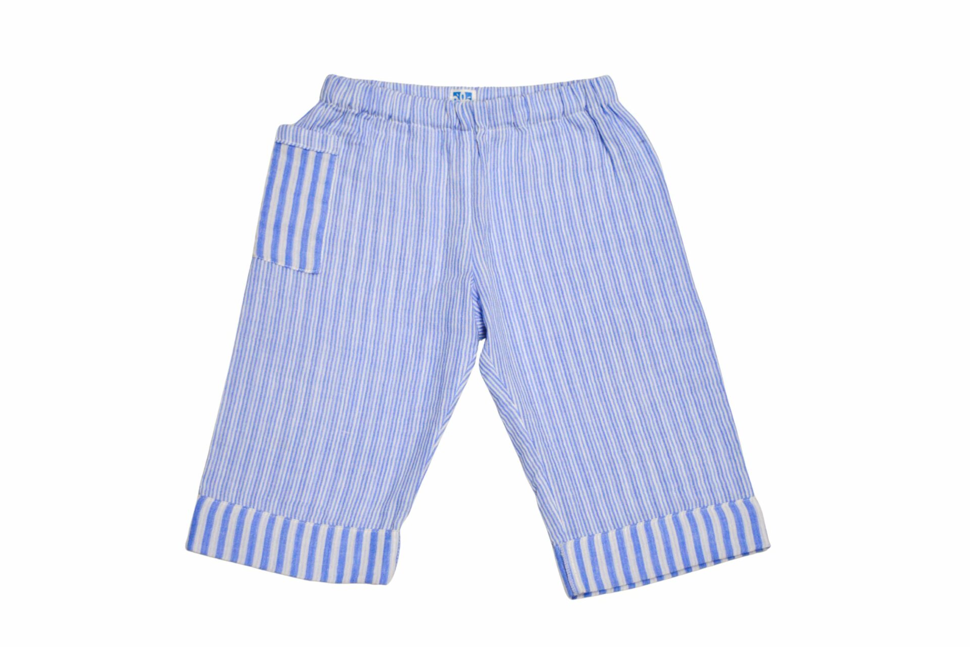 In questa foto si vede un particolare dei pantaloni della collezione L'ilà