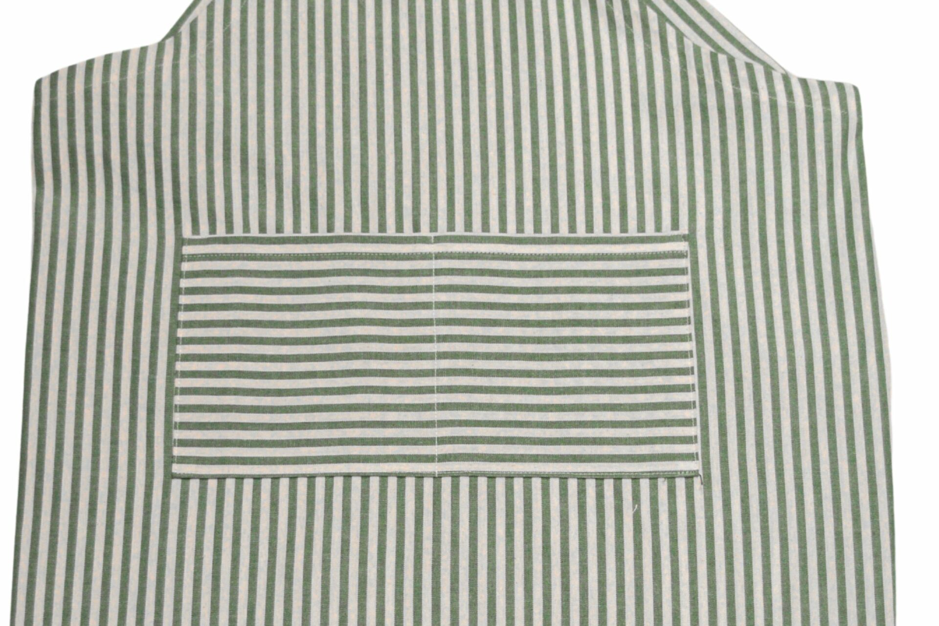 In questa foto si vede un particolare del grembiule della collezione L'ilà