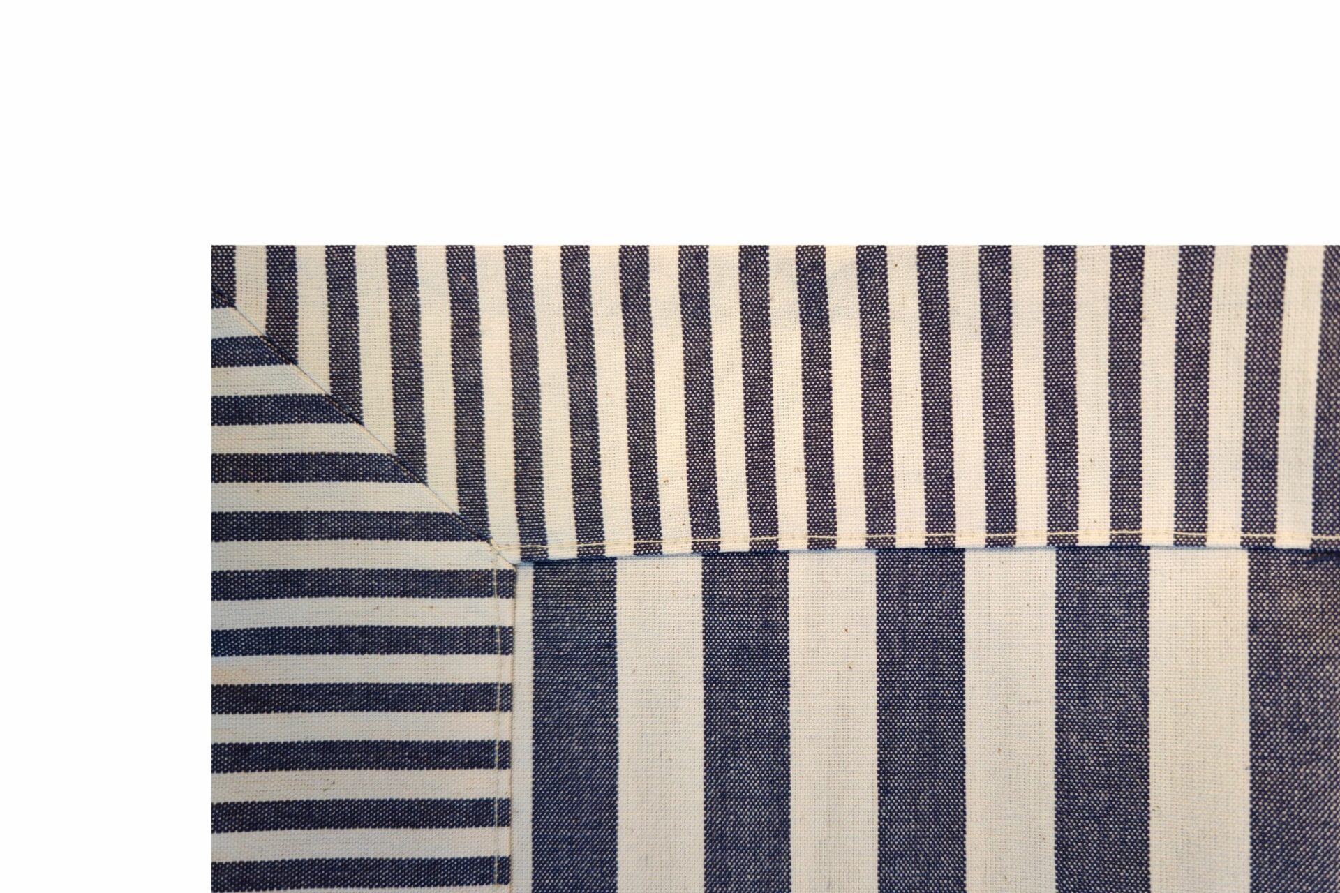 In questa foto si vede un particolare delle tovagliette della collezione L'ilà